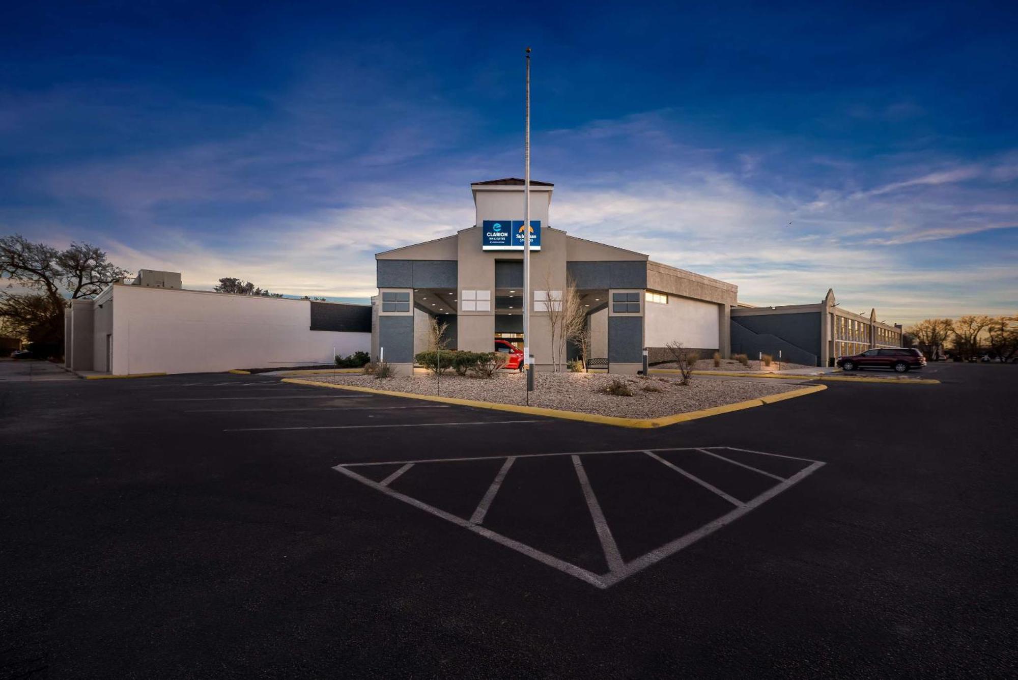 Clarion Inn & Suites And Convention Center Kearney Exterior foto